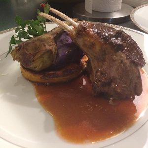 Carré d’agneau en croûte