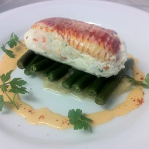 Ballotine de rouget et mousseline de merlu, sauce homardine